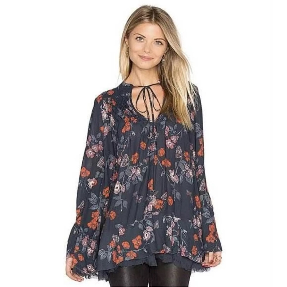 Free People So Fine Pebble Crepe Smocked Tunic Navy Blue Floral N22